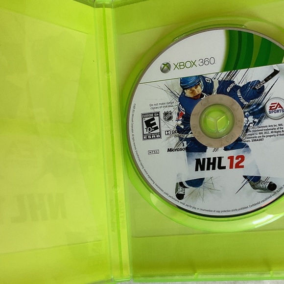 EA Sports NHL 12 for Xbox 360 - Green Case - Picture 3 of 3